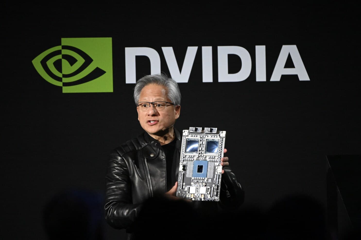 NVIDIA dévoile sa puce "H300 FinTech" : La guerre de la vitesse est relancée